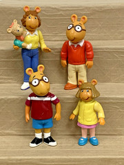 Vintage 1990’s PBS Kids Arthur Family Figurines 4pc Toy Figure Lot Marc Brown