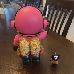 Authentic POP MART MEGA SPACE MOLLY SQUID GAME 400% + 100% – PINK Brand New