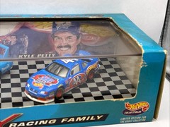 The Petty Racing Family 3 Car Set 19021 HOT WHEELS Collectibles Mattel NEW #2