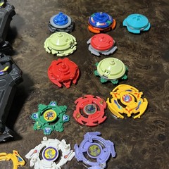 Vintage Beyblade Lot Original Plastic Gen Hasbro lot of beyblades
