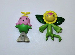 Digimon Sunflowmon Lalamon savers 1.5″ Bandai In hand