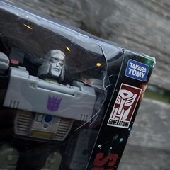 Transformers Earthrise War For Cybertron Megatron Figure Voyager Class SEALED
