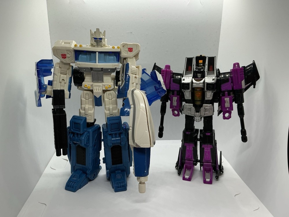 Transformers Classics Gift Set Battle For Autobot City Ultra Magnus Vs Skywarp