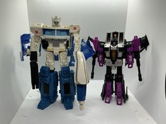 Transformers Classics Gift Set Battle For Autobot City Ultra Magnus Vs Skywarp