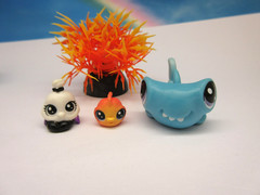 LITTLEST PET SHOP RARE #1-68 OTIS HEADHAMMER MINI SHARK, TEENSIE FISH & CRAB