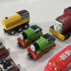 Misc Mixed Lot 19 Wooden/Die Cast/Plastic Train Cars. Thomas The Train/Unknown