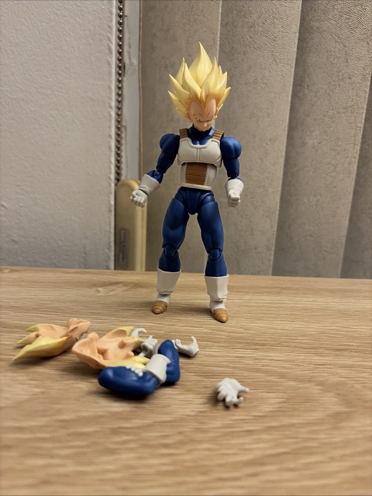 Bandai Dragon Ball Z Super Saiyan Vegeta 5.3 in Action Figure – BAS64186