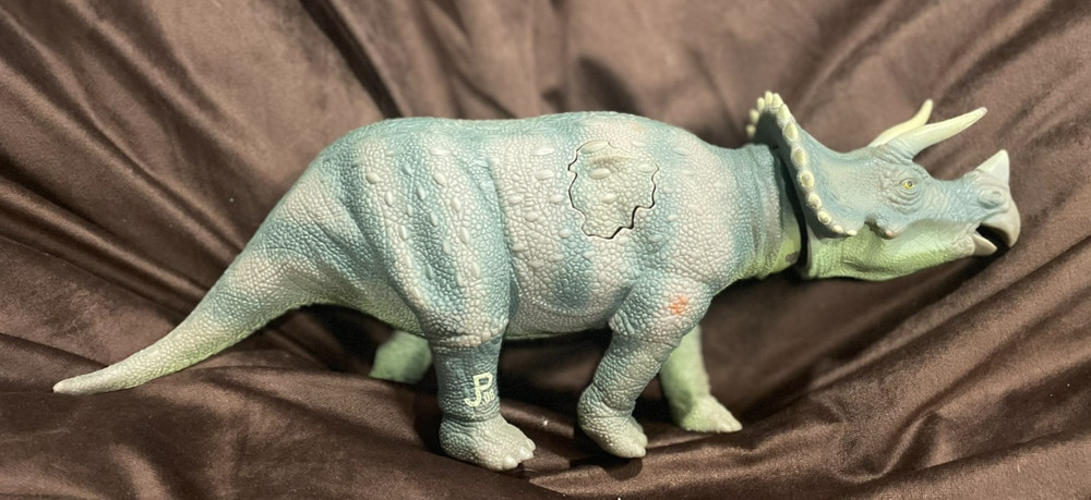 Jurassic Park Triceratops JP08 Battle Wound Dinosaur 20″ Figure Vtg Kenner