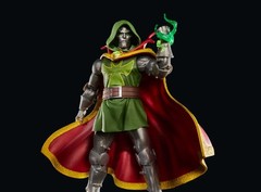 Fantastic Four One World Under Doom Marvel Legends Emperor Doom –IN HAND–