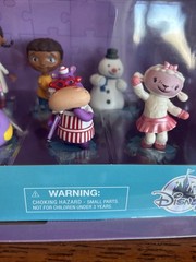 Disney Doc McStuffins Deluxe 8 piece Figurine PlaySet Figure Set Lambie Chilly