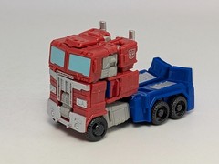 Transformers Optimus Prime Complete Kingdom Core Class WFC Robot