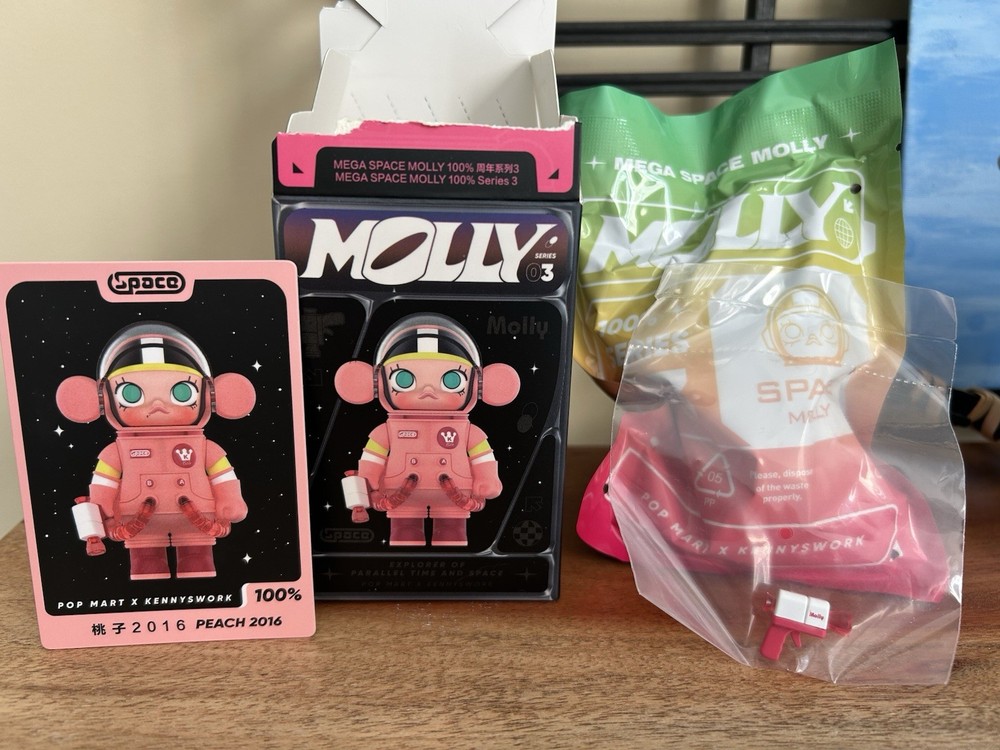 PopMART MEGA SPACE MOLLY – Series 3 “Peach2016” Figure w/ Box & Card, Sealed Bag