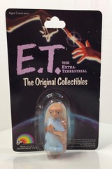 Vintage 1982 LJN E.T. The Extra-Terrestrial Movie Reading a Book in Blanket et