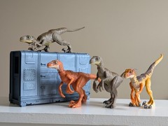 Mattel Jurassic Park World Legacy Velociraptor + Cage Dinosaur Dominon Lot