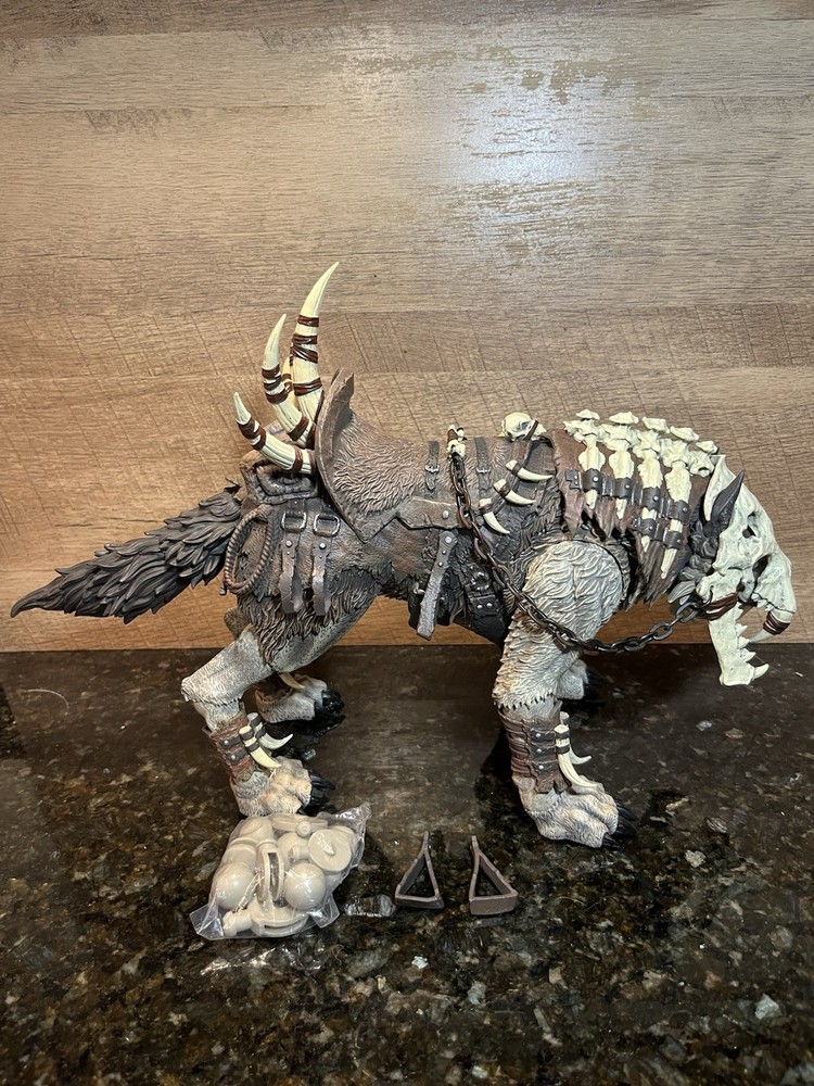 D20 STUDIO WHITE BONE WOLF MOUNT GREY VERSION!