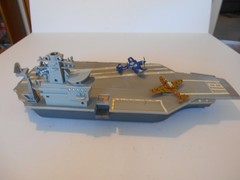 Toy U.S. Aircraft Carrier USS Doris Miller (CVN-81) w/4 WWII Airplanes, 18″ L