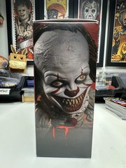 IT Pennywise Mezco Toyz Deluxe Stylized 6″ Action Figure Clown MDS