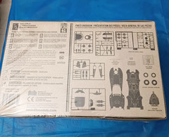 AMT Plastic Model Kit 89 Batmobile with Batman scale 1/25