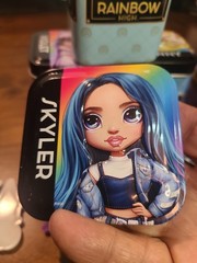 Rainbow High Surprise collectible Tins: VIOLET, SUNNY, SKYLER, SUNNY. USED. READ
