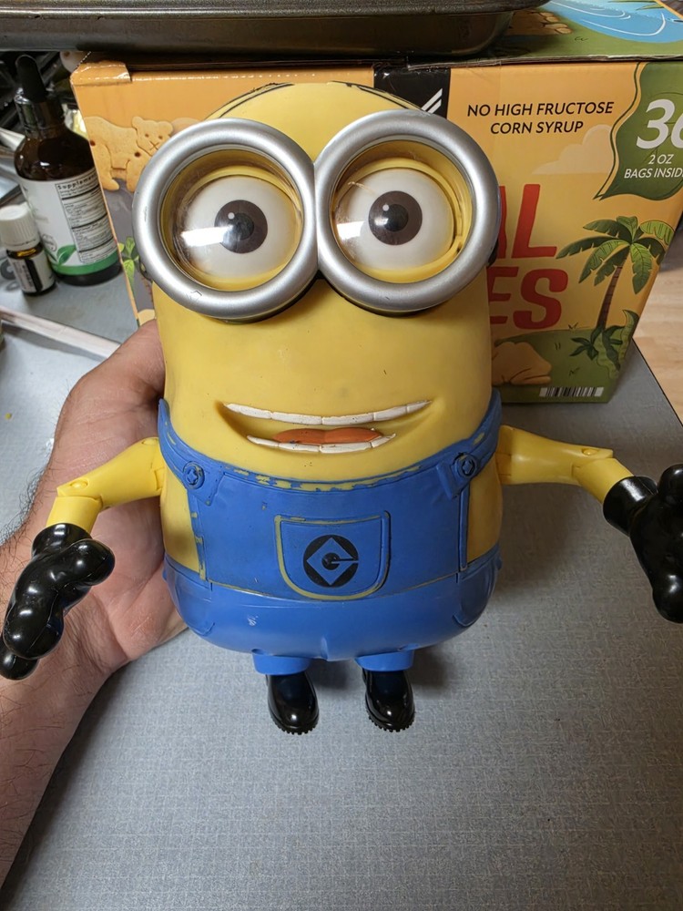 Thinkway Toys Despicable Me Talking Minion Dave