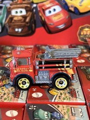 LOT 36 PIXAR RED FIRE TRUCK CARS MINI RACERS #01 SERIES 1 CASE RACE & RESCUE