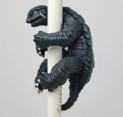 Hugging Gamera 1996 Green Version – 2″ Mini Gashapon Figure Gacha Genco