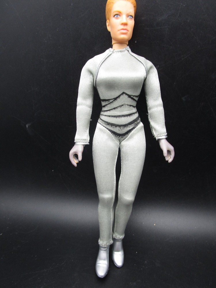 Playmates Toys 1998 Star Trek Seven of Nine Action Figure 9″ – issue