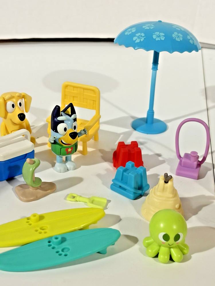 Bluey Beach Accessories And 2 Figures Lot