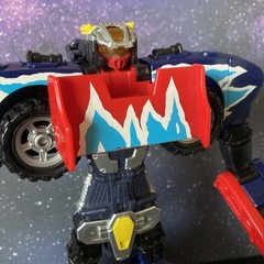 JUMPGO Hello Carbot Beatrun 12” Transforming Race Car Robot