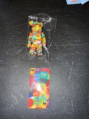Bearbrick Series 46 Pattern – Jon Burgerman with card box (1 Figure)