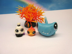 LITTLEST PET SHOP RARE #1-68 OTIS HEADHAMMER MINI SHARK, TEENSIE FISH & CRAB