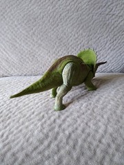 Jurassic Park World BATTLE DAMAGE TRICERATOPS Dinosaur Action Figure 2017