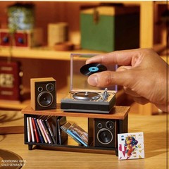MGA’s Miniverse Real Music Record Player Mini Collectibles Mini Playable Record