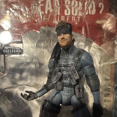 McFarlane Toys Metal Gear Solid 2 Solid Snake Boxed Figure w/ Gun Bonus Parts
