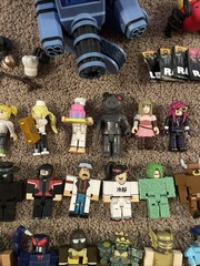 ROBLOX‎ Mixed Figures Lot Of 33 W/ Tank Accessories Despacito Spider & 2 Hats