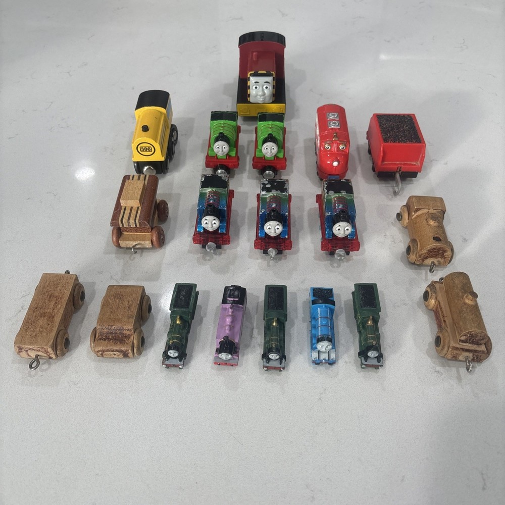Misc Mixed Lot 19 Wooden/Die Cast/Plastic Train Cars. Thomas The Train/Unknown