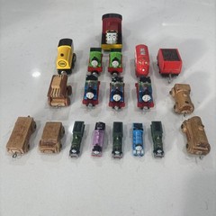 Misc Mixed Lot 19 Wooden/Die Cast/Plastic Train Cars. Thomas The Train/Unknown