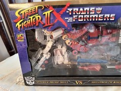 TRANSFORMERS X STREET FIGHTER II OPTIMUS PRIME RYU VS. MEGATRON M. BISON TAKARA