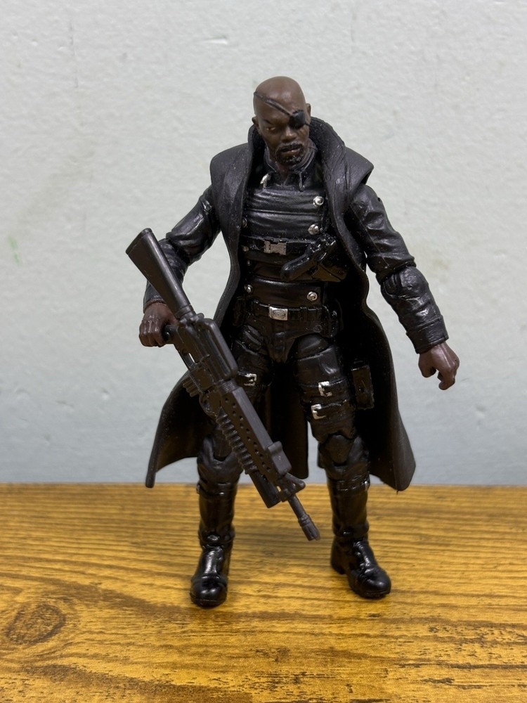 Hasbro Marvel Avengers Assault Squad Nick Fury Movie Series Action Figure 3.75”