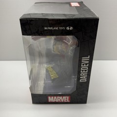 McFarlane Toys Marvel Daredevil #600 Platinum Chase 1:10 Scale Figure with Scene