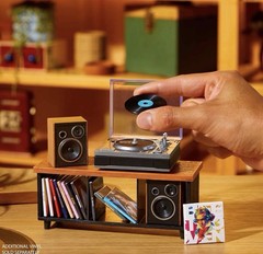 MGA’s Miniverse Real Music Record Player Mini Collectibles Mini Playable Record
