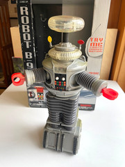 1997 Trendmasters Lost In Space B-9 Robot Working with original box