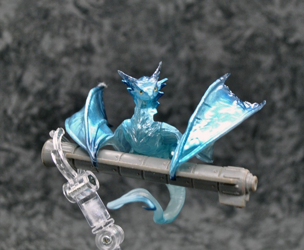 gashapon capsule finger cuff dragon mascot metallic blue 3″ figure