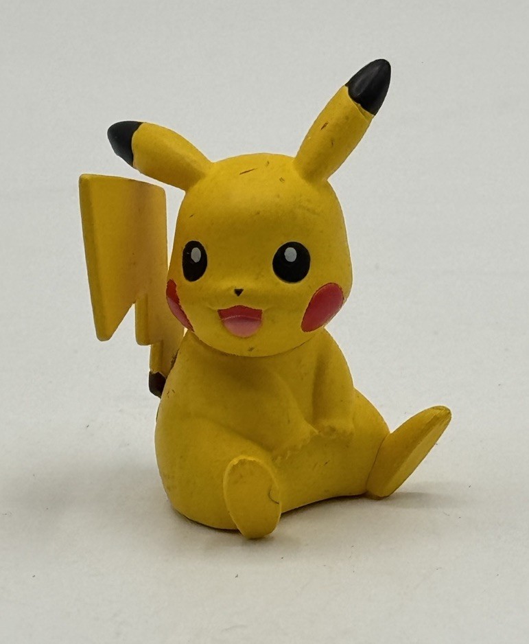 TOMY Nintendo Pokémon Sitting Pikachu Pokemon Figure