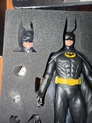 HOT TOYS BATMAN 1989 DX09 1/6 Scale Displayed By An Adult Collector Complete 🦇