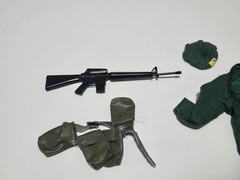 SOLDIERS OF THE WORLD VIETNAM WAR 1969 MILLS GREEN BERET 1/6 SCALE 1997 OUTFIT