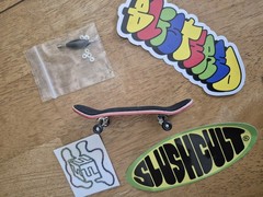 Cash Wood fingerboard complete with Urethane bearing wheels Flatface Stickers