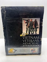 2000 The Ultimate Solder CP33669 Vietman Veterans Memorial Figure Se
