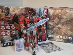 Hasbro Transformers Combiner Wars Victorion Set Complete.