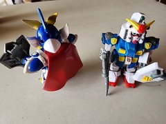 2x SD Gundam Force Superior Defenders CAPTAIN GUNDAM Action Figure & another